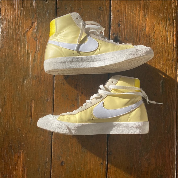 Nike Blazer Mid 77 ‘Bicycle Yellow’ women’s size 8.5 - Picture 2 of 3
